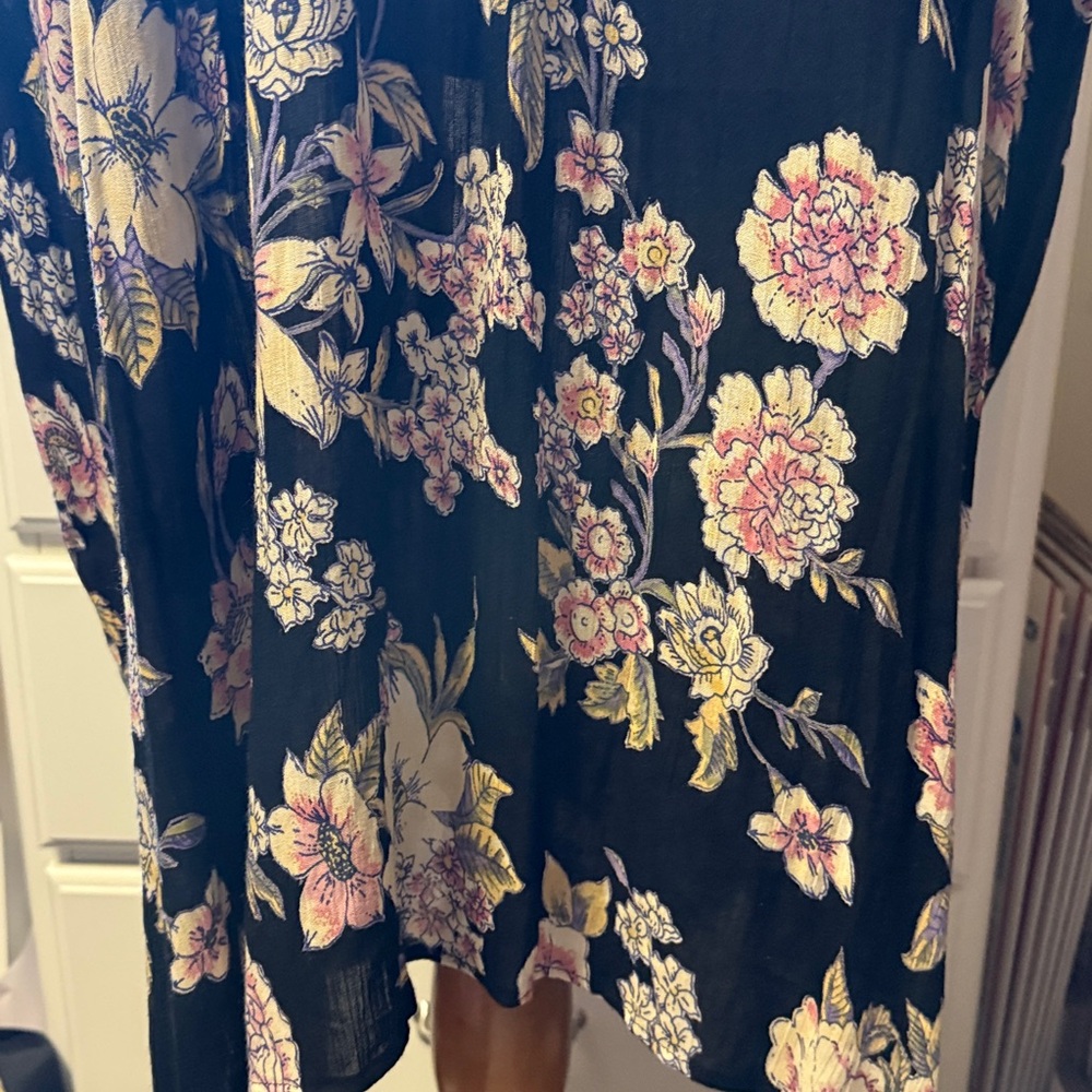 Floral Kimono Cardigan with black background - Picture 7 of 8